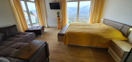 Schlafzimmer + TV und Schlaftsofa